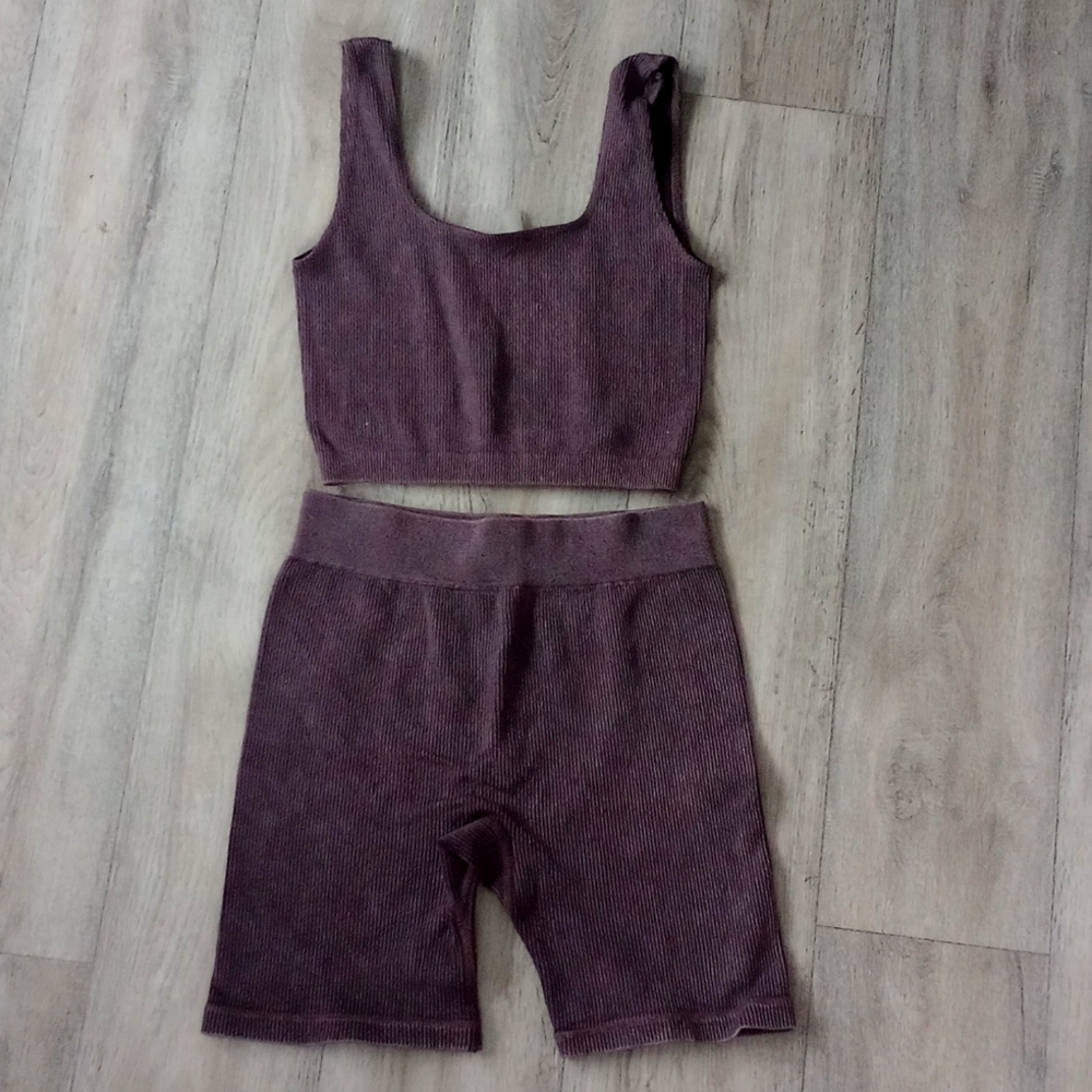 Anwind, athletic shorts and bra set